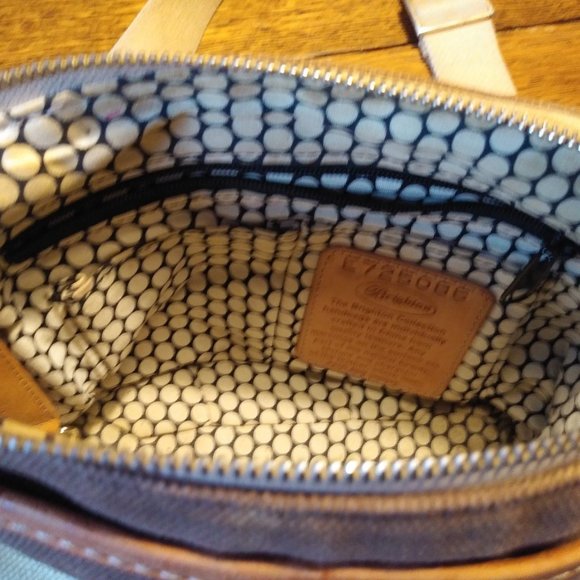 Brighton Canvas Messenger Bag. - Picture 3 of 6